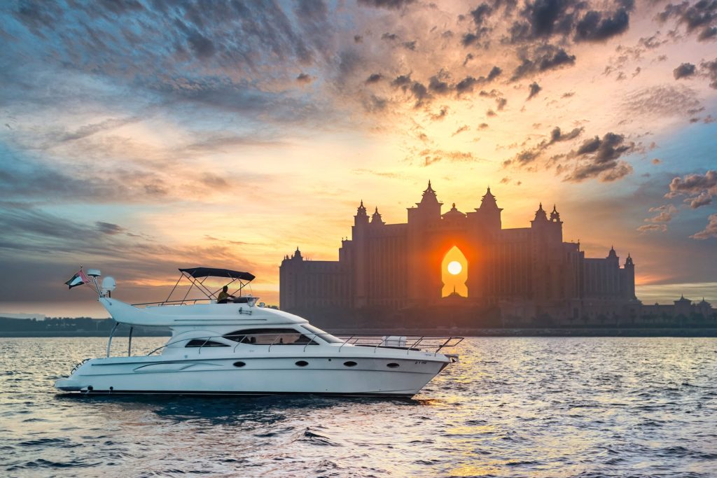 Yacht hire dubai
